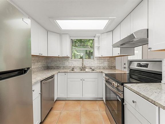 3rd image of 2110 SW 69th Dr