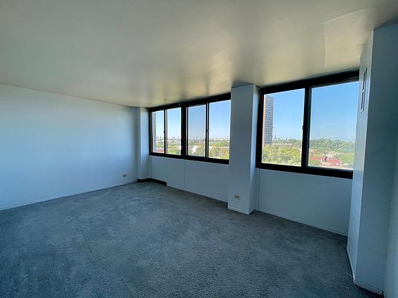 5th image of 4800 S Lake Park Ave APT 711A