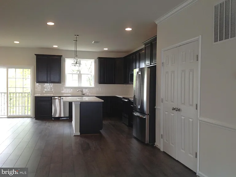 204 Upper Brook Ter — Photo 7