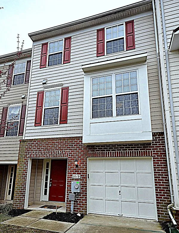 1018 Lavenport Way photo 1