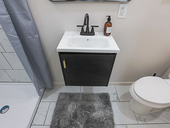 4th image of 2424 Woodcroft Rd #1