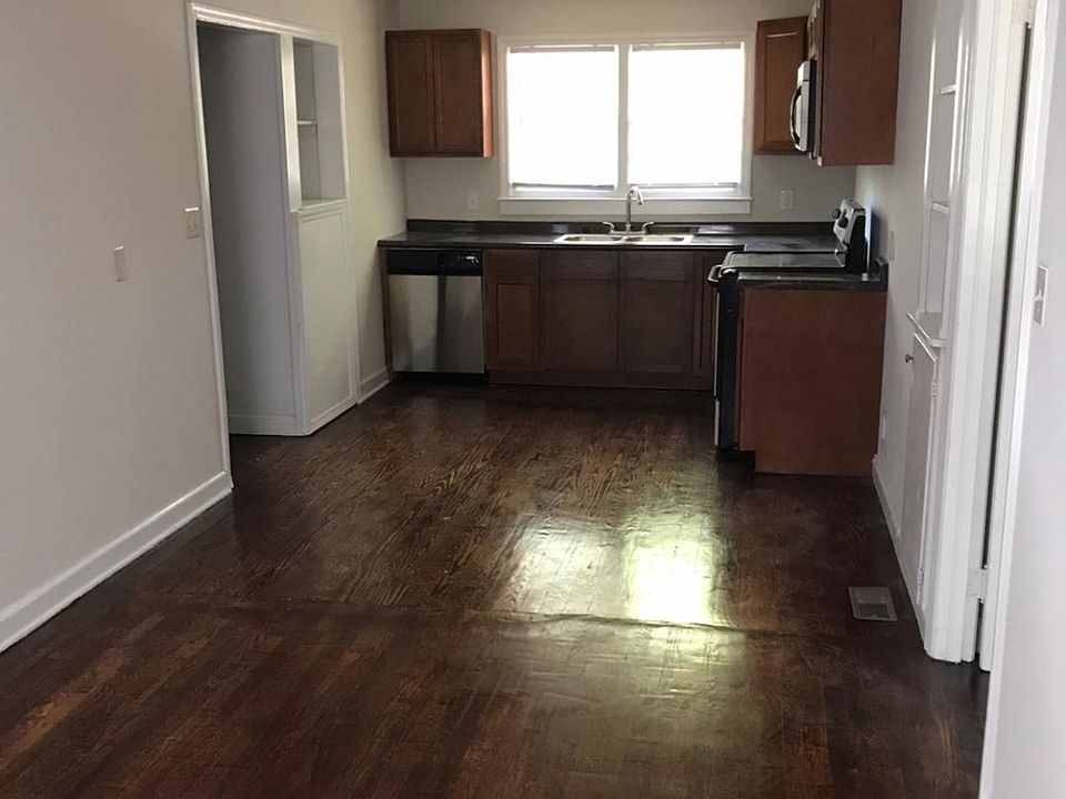2nd image of 2203 Glenn St