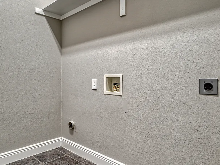 6533 Riveredge Dr — Photo 58