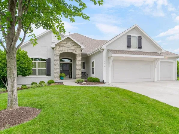 9416 W 157th Pl, Overland Park, KS 66221