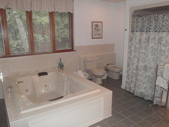 3rd image of 211 Lochwood Ave