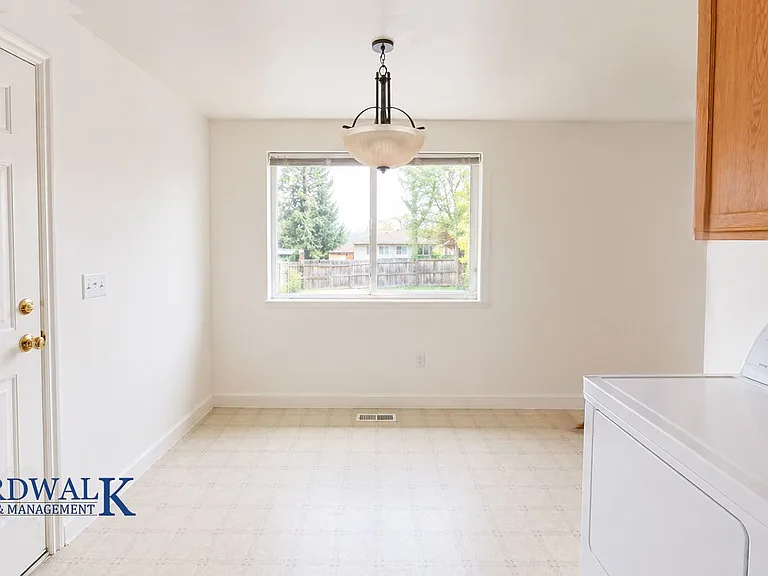 1195 E Roosevelt Ave — Photo 8
