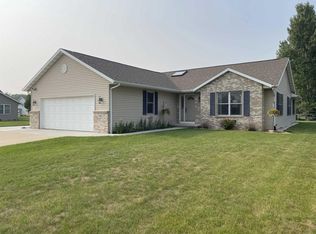 141 Cardinal Ln, Fall River, WI 53932
