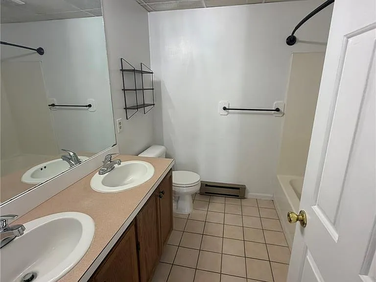 1221 W Whitehall St — Photo 7