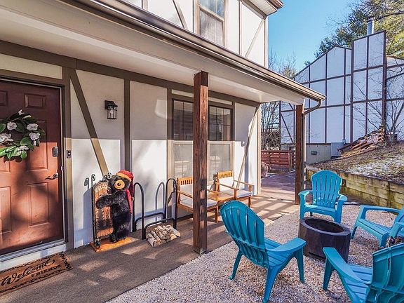 Front area of the house with patio, fire pit and plenty of seating