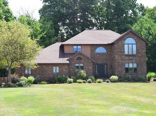 2901 Istra Ln, Willoughby Hills, OH