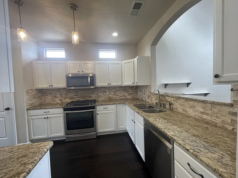 2401 Falesco Rd SE — Photo 7
