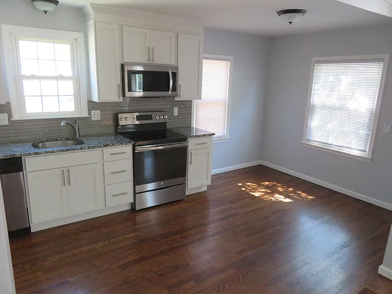 521 N Rembrandt Ave — Photo 6