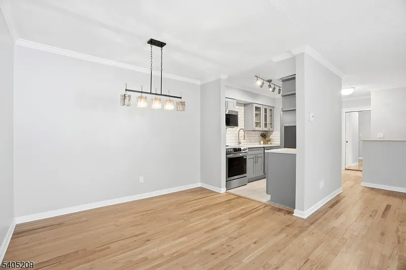 1 bed, 1.0 bath, $1,950 — Photo 4