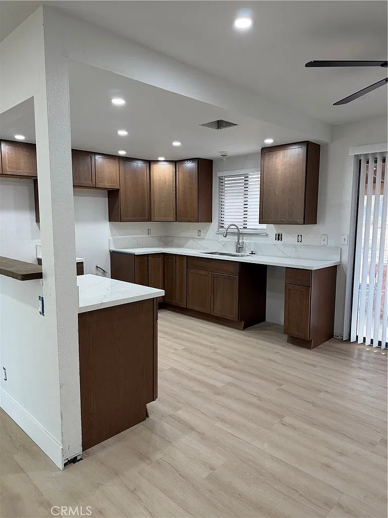 3 bed, 1100 sqft, $2,200 — Photo 4