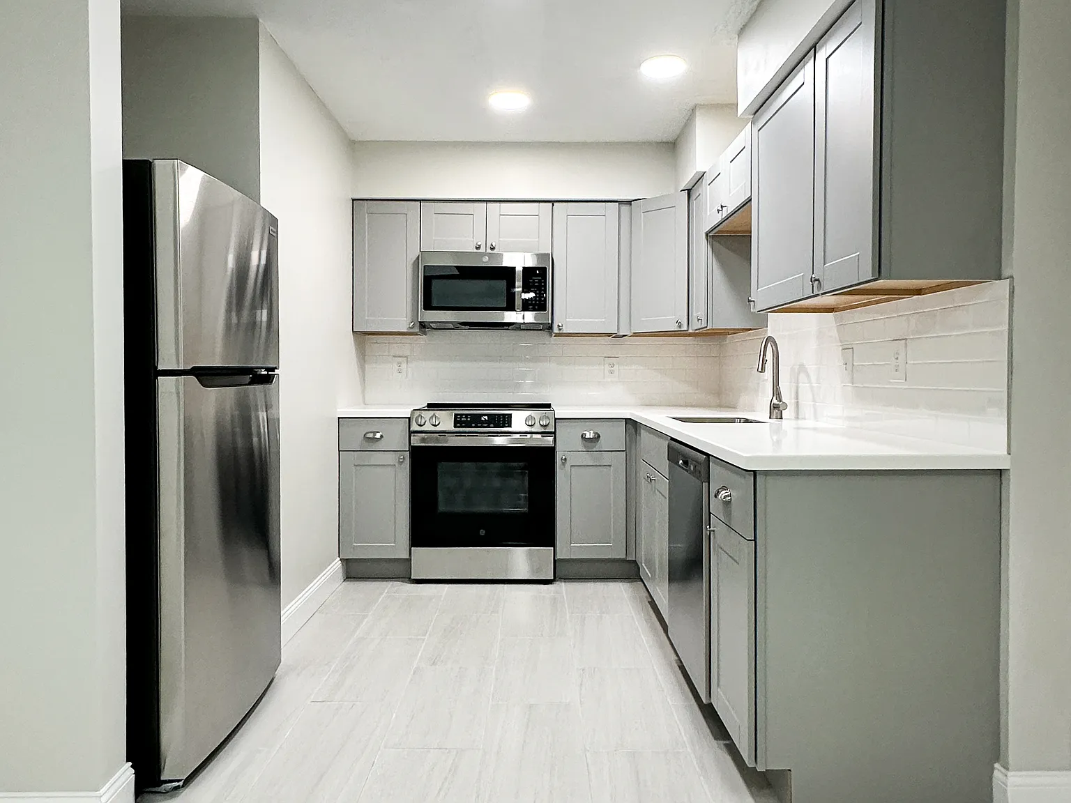 2 bed, 800 sqft, $4,150 — Photo 1