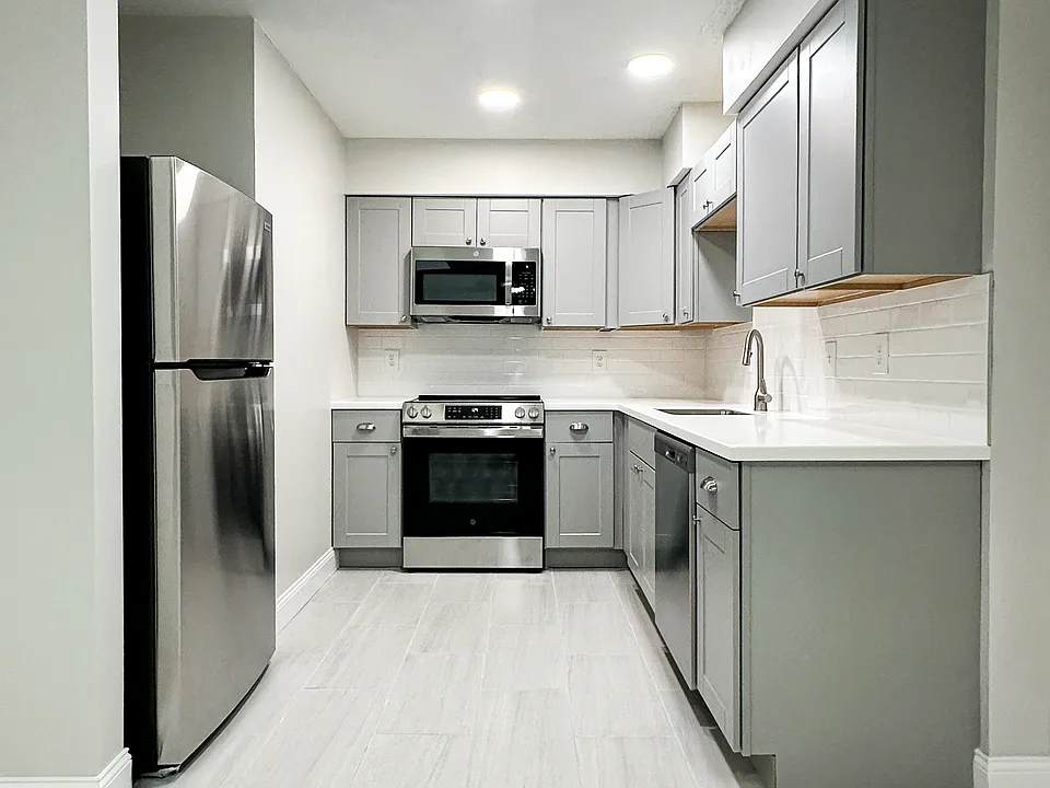 94 Main St #303