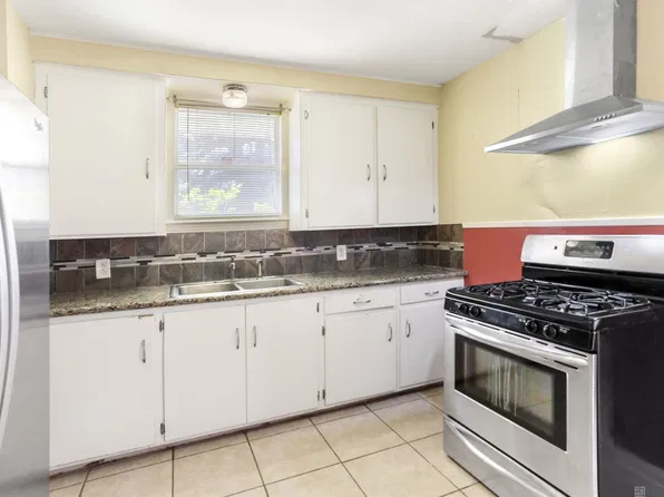 312 W Ascension St, Gonzales, LA 70737
