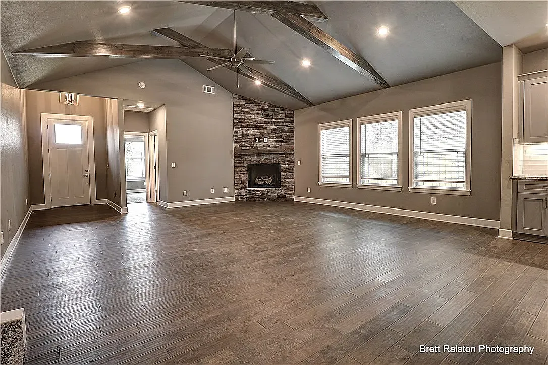 4 bed, 2347 sqft, $2,700 — Photo 3