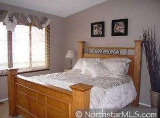 1371 Arden View Dr, Saint Paul, MN 55112