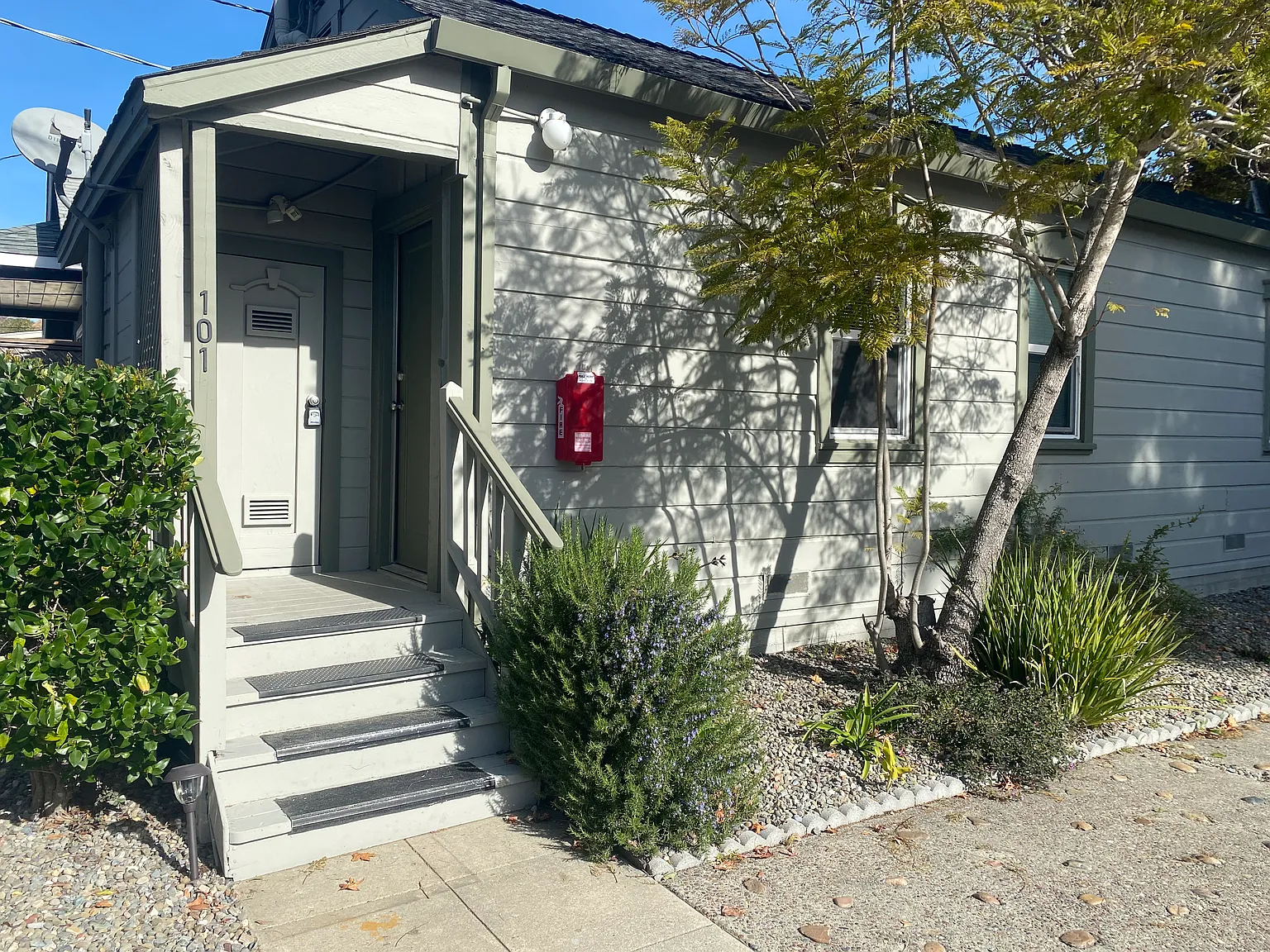 Blackburn House Apartments — Photo 1