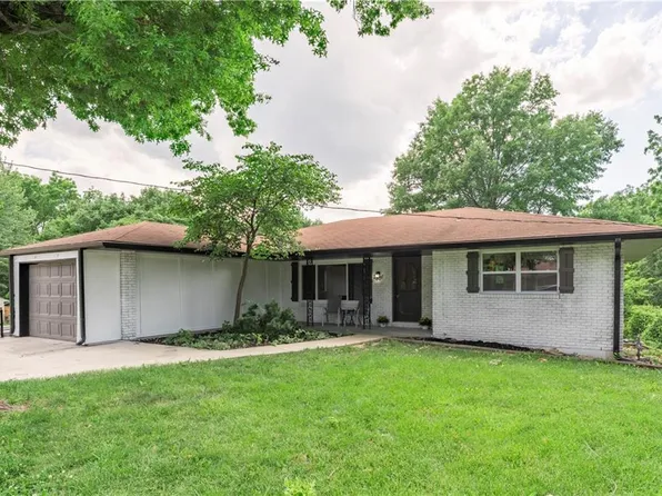 2806 N River Blvd, Sugar Creek, MO 64050