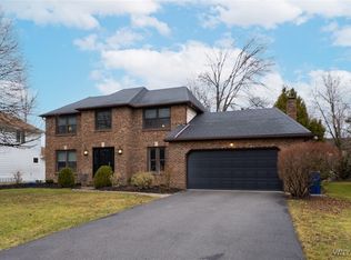 100 Valley Brook Ln, East Amherst, NY 14051