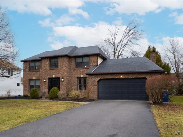 100 Valley Brook Ln, East Amherst, NY 14051