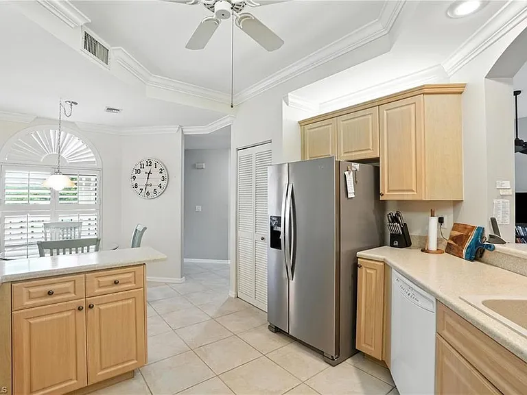 7032 Pelican Bay Blvd #E-304 — Photo 16
