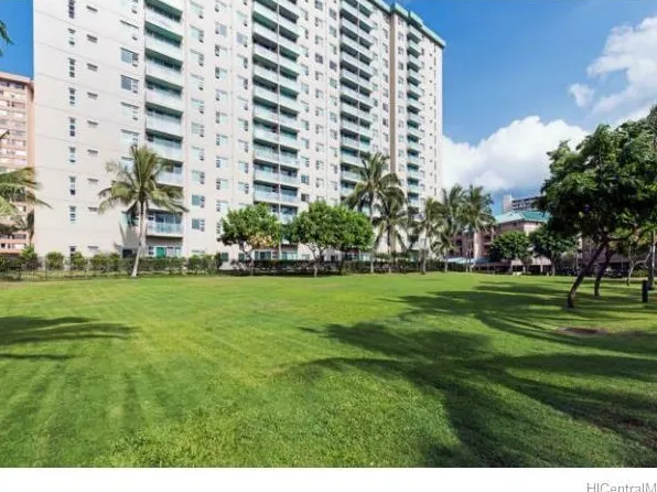 3009 Ala Makahala Pl, Honolulu, HI
