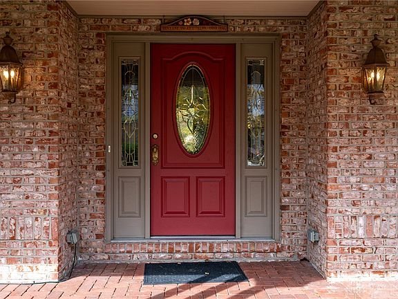 3rd image of 3824 Glory Ct
