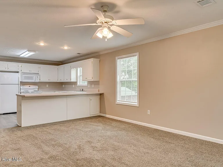 101 Old Thomson Rd #B — Photo 6