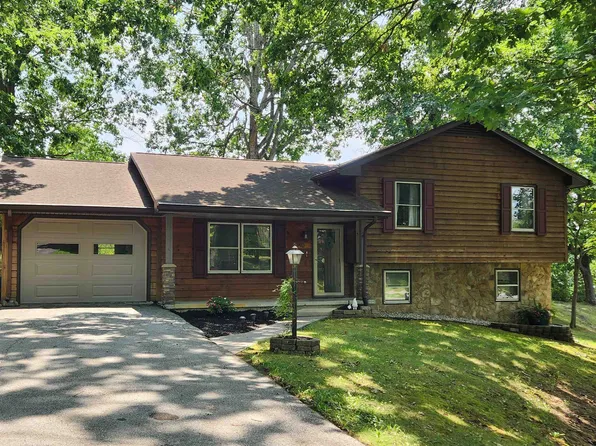 1040 Flint Dr, Christiansburg, VA 24073