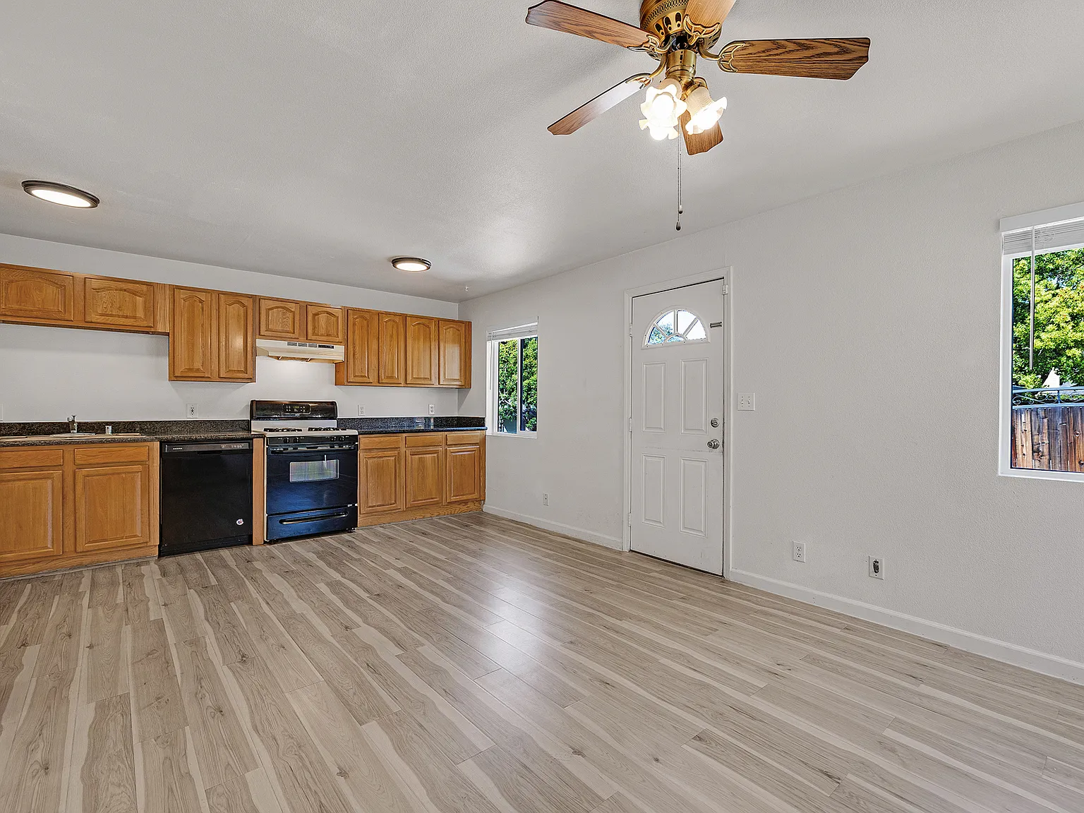 4067 Vineyard Avenue - 5 — Photo 3