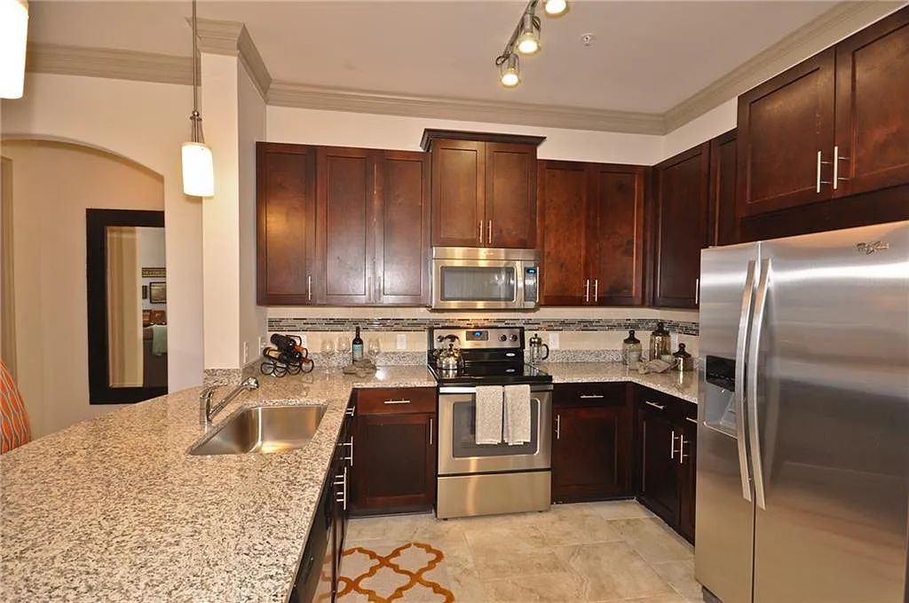 2 bed, 2.0 bath, 1143 sqft, $2,052 — Photo 2