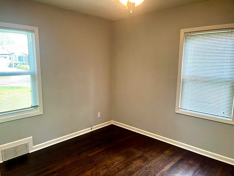 7216 Dearborn St — Photo 15