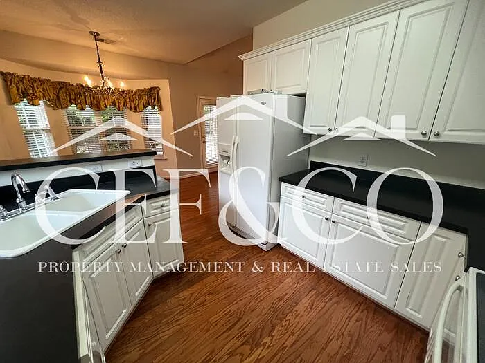 729 Lanyon Ln — Photo 9