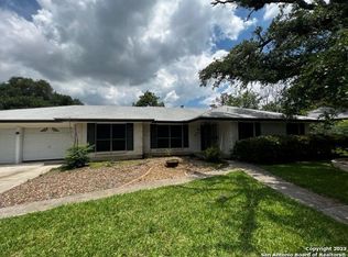 525 Tidecrest Dr, Windcrest, TX 78239