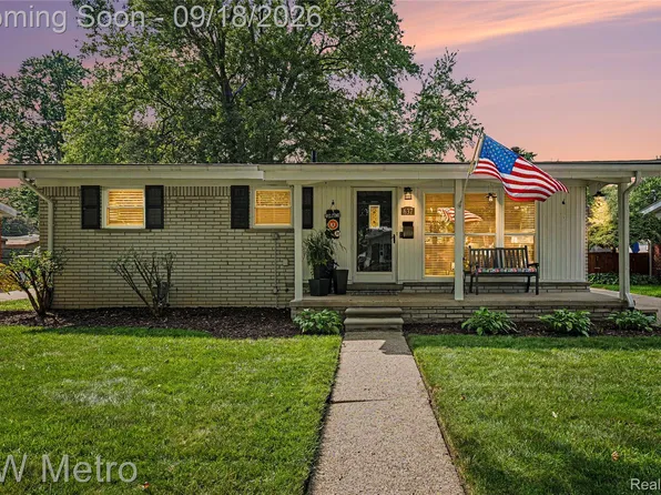 637 Kenyon Dr, Troy, MI 48083