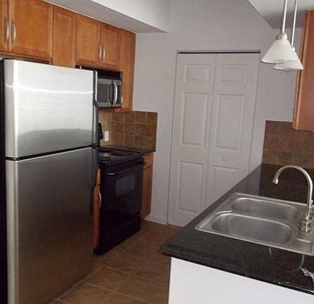 3rd image of 2000 N Bayshore Dr APT 1603