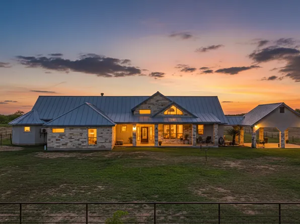 946 County Road 361, La Vernia, TX 78121