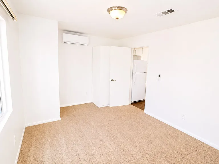 1087 N Greengrove St — Photo 9