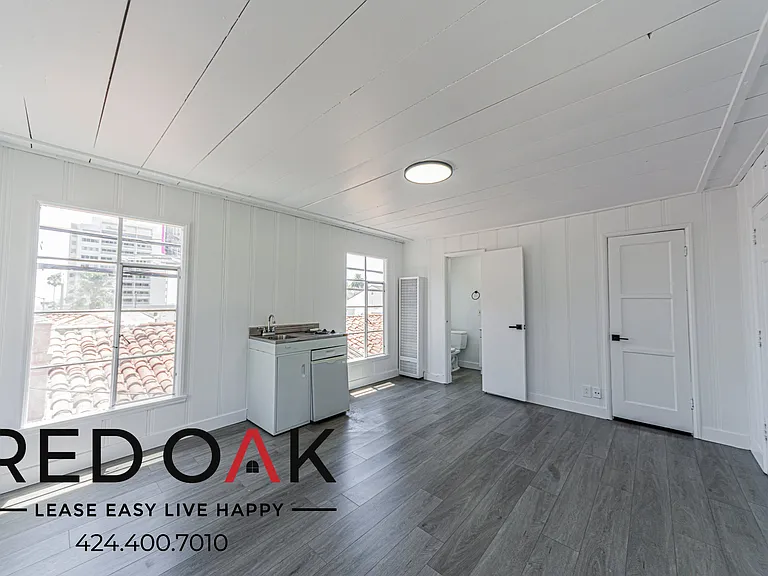 1111 N Doheny Dr #A — Photo 8