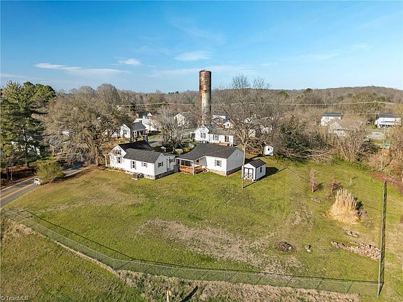 3rd image of 2117 Carolina Mill Rd