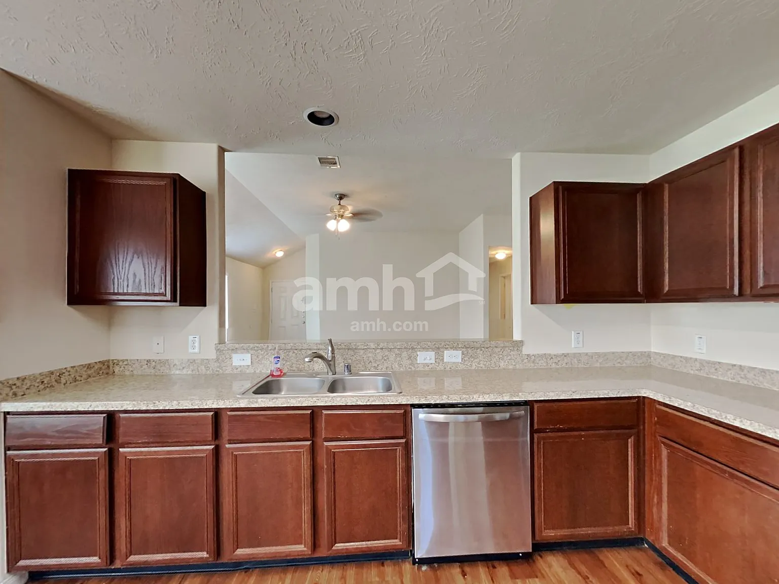 3 bed, 2.0 bath, 1455 sqft, $1,875 — Photo 4