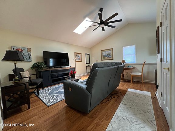 4th image of 3022 Riverside Ave