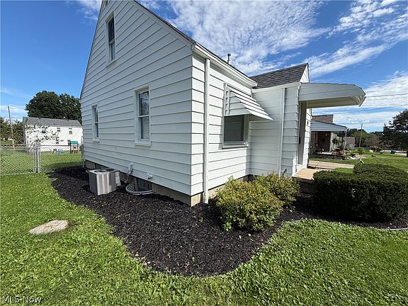 5th image of 39 Renee Dr
