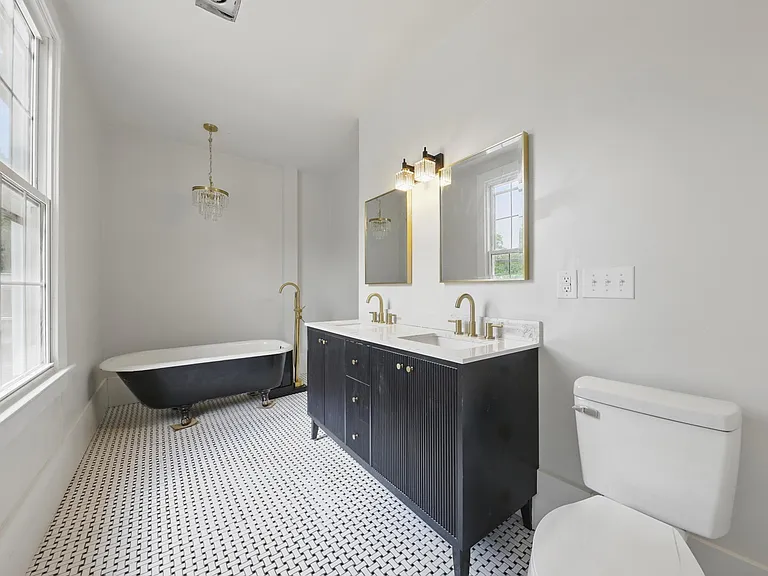 Private Bath in Room 2