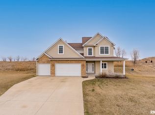 7 Blackstone Ct, Le Claire, IA 52753