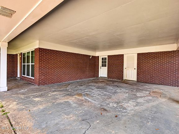 5th image of 2211 Popps Ferry Rd