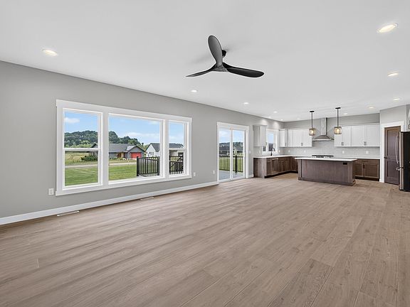 4th image of 1769 Woodford Rd